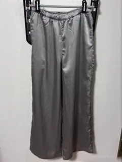 ユニクロ　サテンワイドイージーパンツ