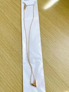 ゴールド V字型ネックレス