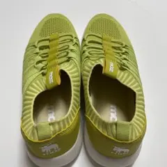 新品値下げ中！MOZ軽いスニーカー24cmのサムネイル