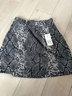 パイソン柄　ミニスカート