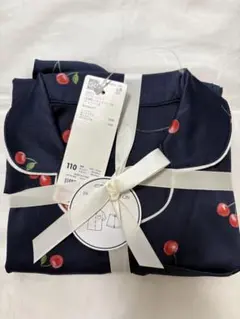 GU サテンパジャマ　半袖&ショートパンツ　上下セット　ルームウェア　チェリーのサムネイル