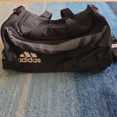 adidas ブラック ダッフルバッグ