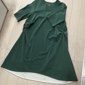 ギャザーがカワイイ緑ワンピース♡のサムネイル