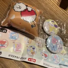 BT21くら寿司コラボ　クッションキーホルダーとオリジナル缶バッジ