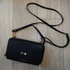 リボンモチーフ ブラックショルダーバッグ