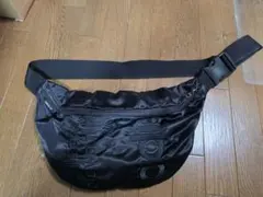 アディダス サテン ボディバッグ