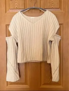 GU カットアウトセーター オフショルダー ニット ナチュラル オフホワイト S