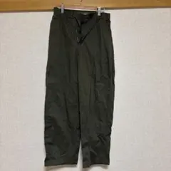 オリーブグリーンパンツ