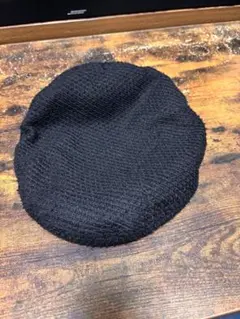 黒の編み込みデザイン ベレー帽