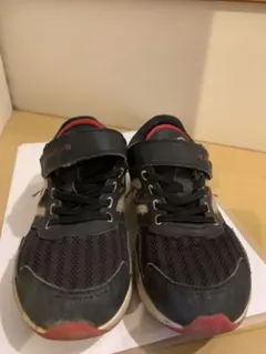 New Balance キッズスニーカー 黒/赤　19.5