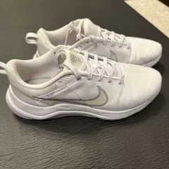美品　Nike ランニングシューズ ホワイト25cm