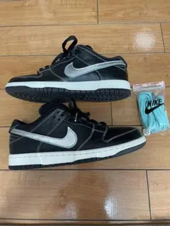 NIKE SB × Diamond Supply Co. Dunk Low