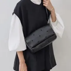 極美品✨　BEARDSLEYビアズリー　ドットボディバッグ　ブラック