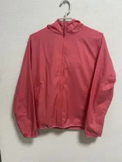ユニクロ UVカット キッズパーカー　赤 ピンク フード付き　小さく収納可