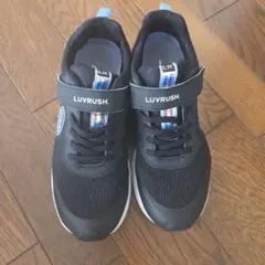 LuvRush ブラック スニーカー