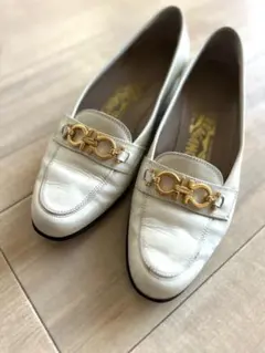 Salvatore Ferragamo ガンチーニ ローファー ホワイト - メルカリ