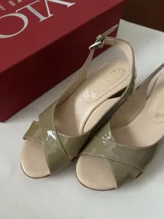 SHOE GALLERY OTA エナメル ウエッジソール　サンダル　極美品のサムネイル