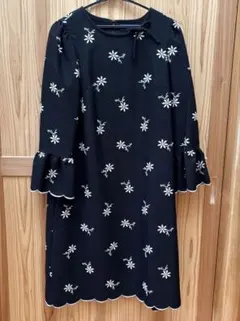 エムズグレイシー　 新品未使用　花柄刺繍リボン付きブラックワンピース　42