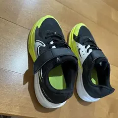 Nike キッズスニーカー ブラック/イエロー