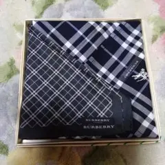 BURBERRYハンカチ2枚セットギフトです。なかなか無いです。お見逃し無くです
