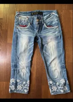 超特価✨お洒落❣️刺繍入りダメージ加工デニムパンツ 膝下丈