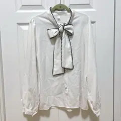 リボンタイブラウス