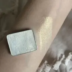 Shu uemura ゴールドラメアイシャドウ（レフィル）ホワイト　911