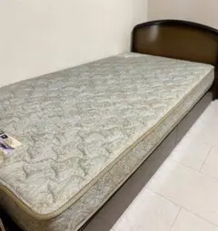 ベッドフレーム　引き出し付き（マットレス含みません）【直接引取のみ】