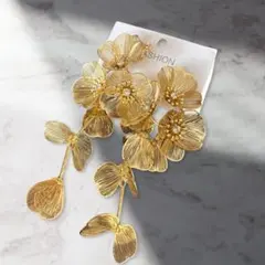 結婚式 ブライダル ゴールド　フラワーモチーフ 花　ロングピアス イヤリング