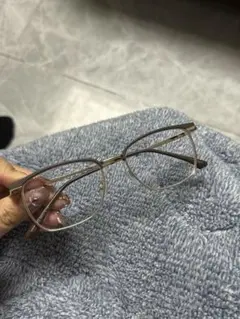 シルバーメタルフレーム長方形メガネ