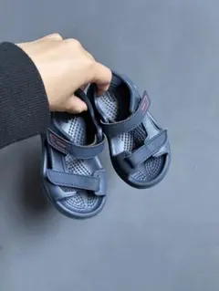 Crocs ネイビー スウィフトウォーター エクスペディション サンダル