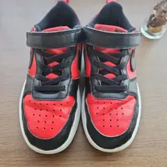 18㎝ Nike 赤黒 スニーカー ベルクロストラップ　コートバーロウ