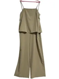 サロペット　新品未使用品 Ｍ〜L 秋服