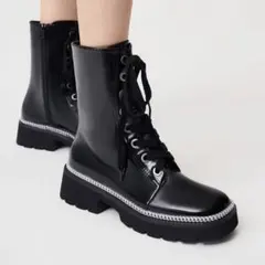 CHARLES&KEITH チェーントリム レースアップアンクルブーツ　ブラック