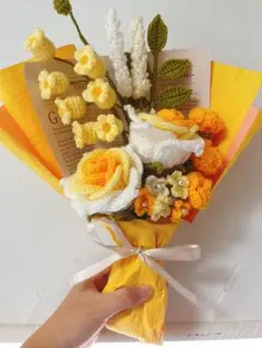 編み物の花束（白・オレンジ・黄色）