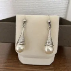 ドロップ型ピアス