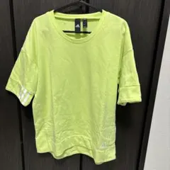adidas イエロー 半袖Tシャツ