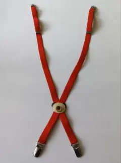 곰을 모티브로 한 레드 멜빵