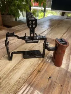 k*)様 超美品　GH5用カメラケージ＋木製グリップNICEYRIG × Smaのサムネイル