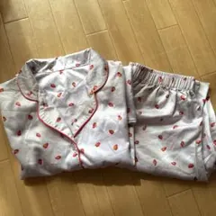 GUいちご柄　長袖　長ズボン　サテンパジャマセット　Ｓサイズ