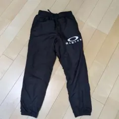 OAKLEY ブラックジョガーパンツ キッズ　140cm　冬用のサムネイル