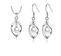 新品　♣︎ウォータードロップタイプ 真珠　ネックレスとピアス 2点セット