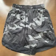 アンダーアーマー ハーフパンツ ブラックとグレー系迷彩 MD