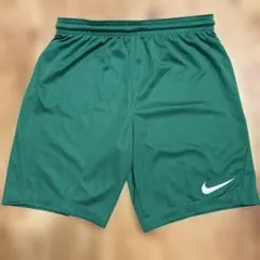 NIKE ハーフパンツ 140 緑　バスパン　サッカー　練習着　半ズボン