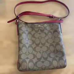 赤 ショルダーバッグ