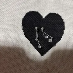 値下げしました　クリスタル吊り下げ式ピアス