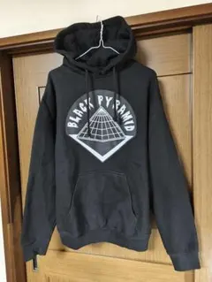 新品 BLACK PYRAMID S パーカー ChrisBrown スウェット