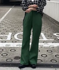 KOBE LETTUCE セミフレアパンツ ダークグリーン