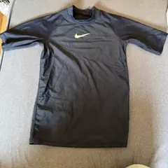 Nike ラッシュガード150cm