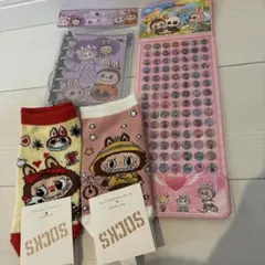 アニメキャラクター ソックスセットとクリアブック